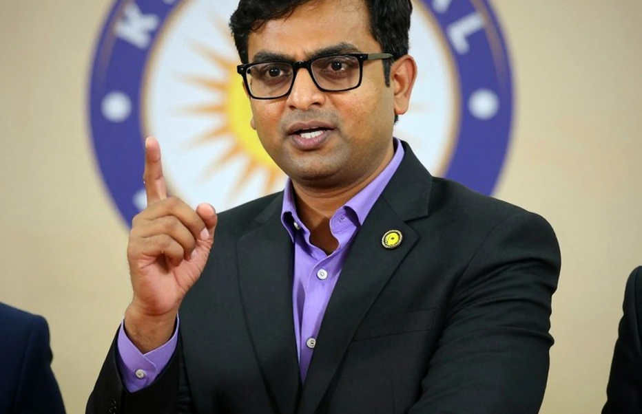 ট্রান্সফার উইন্ডোর গুজবে চাপা এক অ্যাসোসিয়েট পেসার: বায়ুয়েমাস ওভাল থেকে ফ্র্যাঞ্চাইজি ড্রাফট বোর্ড পর্যন্ত
